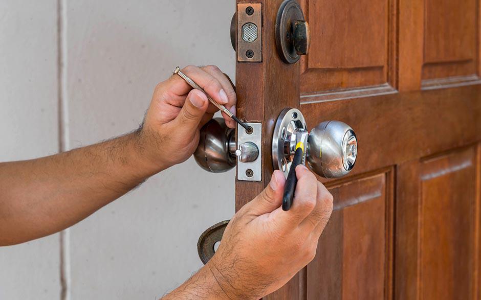 ouverture de porte claquée serrurier Villeneuve-Saint-Denis