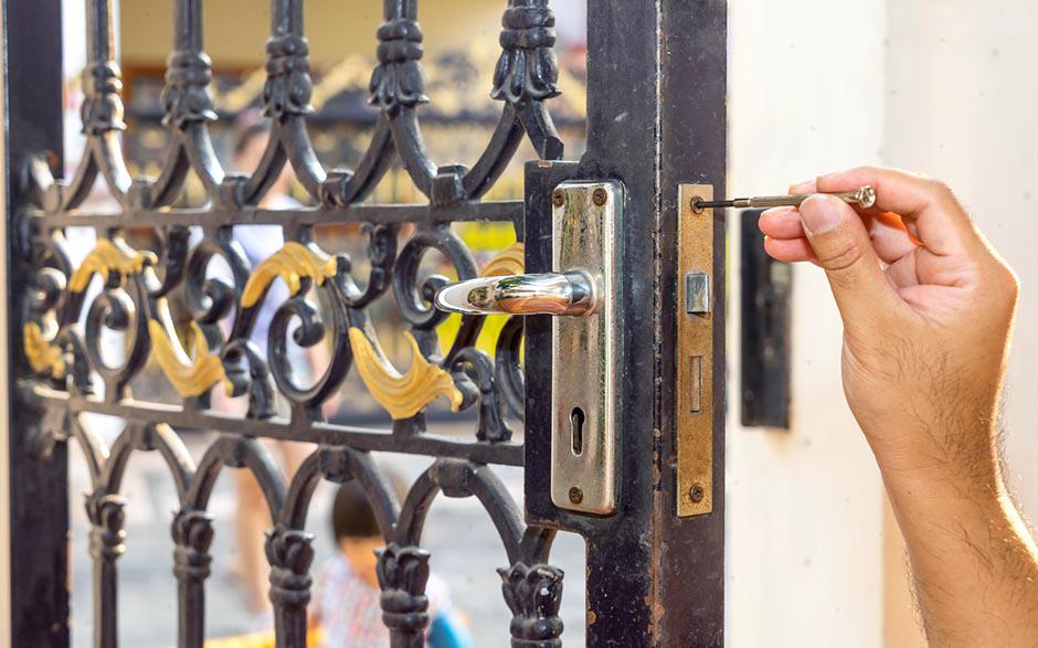 ouverture de porte claquée serrurier Villeneuve-Saint-Denis